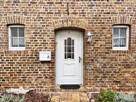 Reihenhaus mit Garten in Schönem Innenhof Отели в г. Мехерних