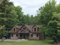 Larsen Lodge Downtown Village Egg Harbor, Sauna, New, Rustic and Elegant.