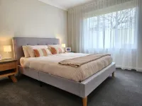 The Chateau -perfectly located, walking distance to town, train station & parks. 발란 미네랄 스프링 주변 호텔