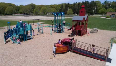 Beautiful home, quiet neighborhood w hot tub. Close to shopping, beach & trails.