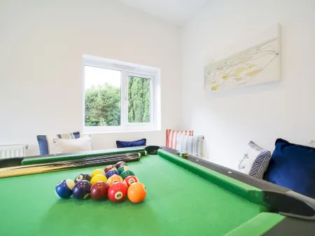 Port View House, Pendoggett - Stunning five bedroom house, sea views, parking