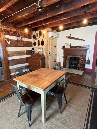 1800’s Historical Log Cabin near I-75 Interstate