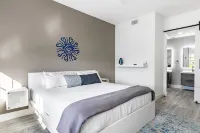 Chic & Cozy River District Townhouse