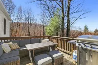 Beech Mountain Vibes: Golf, Ski, Hike, Grill, Deck, and View