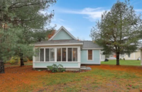 Beautiful Summer village cottage close to the Ocean!