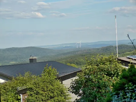 Grill, Überdachte Terrasse, Sonnenschirm, 2 Einzelbetten, 2xtv, Küche, Ww-knoten Отели в г. Менгерскирхен