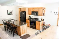 Ski in/ Ski out at Jay Peak- 10 feet from Grammy Jay Run