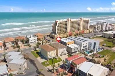 50% Off August! Direct-to-Beach, 3500Sqft Home, 4 Bdrms 4 Ensuite Baths Elevator