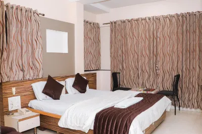 Hotel Royal Residency Executive Hotels near Ganesh Mandir Patil Galli.