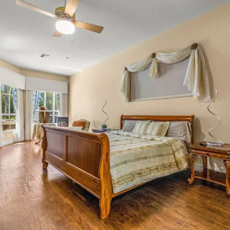 Cozy retreat in Spring Hill, 3 beds, 3 baths w/heated Pool  and Hot Tub