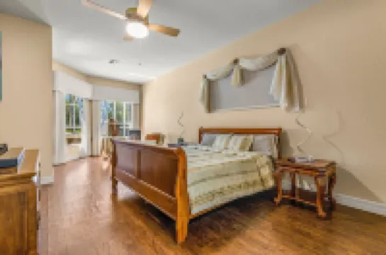 Cozy retreat in Spring Hill, 3 beds, 3 baths w/heated Pool  and Hot Tub