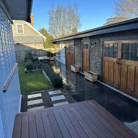 Beautiful pet friendly accommodation in Mittagong's blue ribbon precinct
