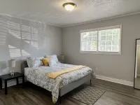 Cozy Apt. Near Downtown (2BR, 1BA, 3 beds) Hotels in Dunean