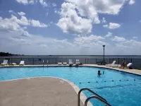 "Wickie's Wharf " Condo on lake Conroe - Jacuzzi