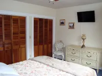 Tabor House All Season Vacation Rental LLC/Perfect for Families, Pets Welcome