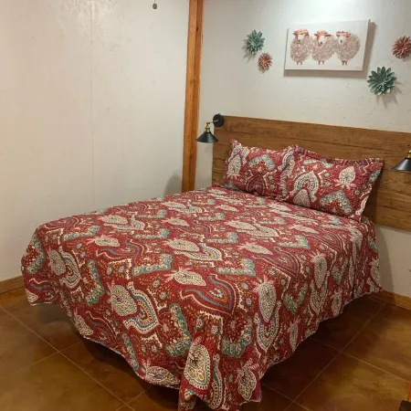 Hummingbird Cabin, located down Riverroad close to local shops and restaurants!
