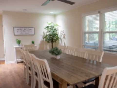 Alabama University Events, 5 bdrm Home by Lake, sleeps 14, 5 mil to Bryant/Denny Hotels in Northport