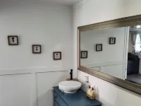 One bedroom cabin with an extra loft sleeping space minutes from the Frio River! Hotels in Real County
