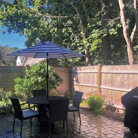 Adorable renovated house, steps from Front Beach and Town