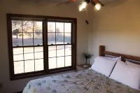 3  Minutes to Giant City - 6 Minutes to SIU - 4 Minutes to Shawnee Winetrail! Hotels in Makanda