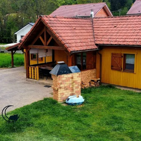 Rental of fenced chalet with barbecue and children's play area