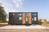 Peaceful Tiny Home on Hilltop with Gorgeous Sunsets & Scenic Views