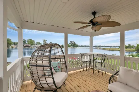 Brand new Buckeye Lake waterfront chalet A