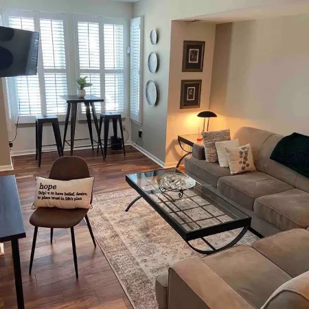 Downtown3BR/2.5BA Townhouse-RoofBalcony-Park 2Cars