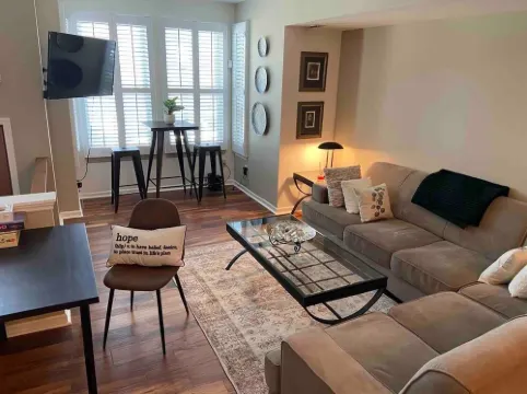 Downtown3BR/2.5BA Townhouse-RoofBalcony-Park 2Cars