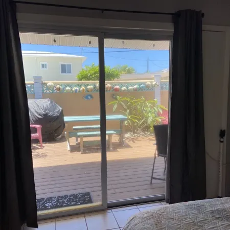 Convenient central Marathon location, canal view.