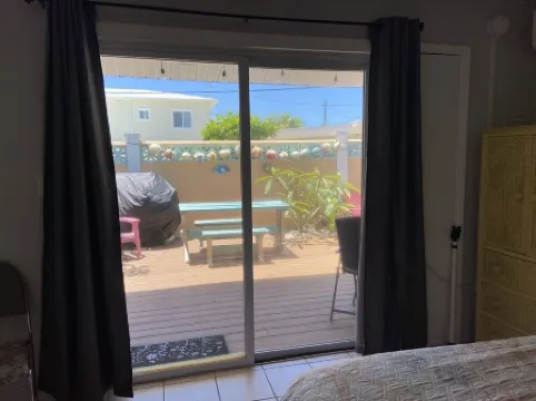 Convenient central Marathon location, canal view.