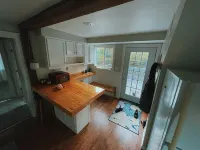 Quiet renovated cottage by Seabreeze