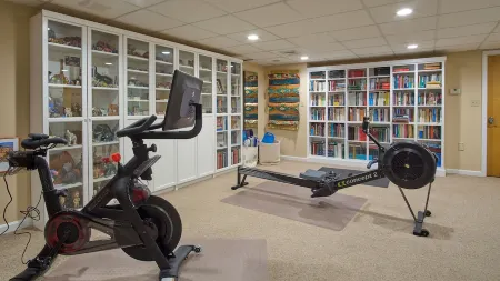 Maison de Blue et Blanc, Exquisite Home Close to Town, Campus, & Beaver Stadium