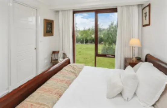 Cosy Country Apartment 8-mins from the City Hotels in 