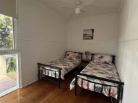 Classic beach Getaway - Close to winery region and beach! Hotels near ALDI