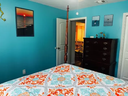 Island Paradise! Come enjoy our renovated duplex! Отели в г. Дофин-Айленд