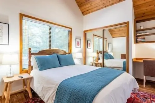 Carefree Cabin · Family/Pets/AC/Hot tub/Fireplace/SHARC/Village Hotels in Deschutes County