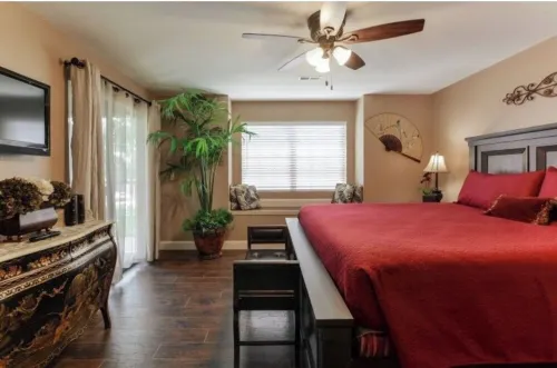 Remodeled WALK-IN Condo Close to 76 Strip No stairs!