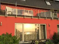 Beach house, 200 square meters. Wf., Directly on the Plauer See, Müritz, 30m to beach, Sky Hotels in Funfseen