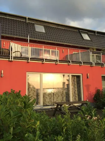 Beach house, 200 square meters. Wf., Directly on the Plauer See, Müritz, 30m to beach, Sky Отели в г. Фюнфзеен