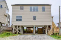 Charm Getaway - Oceanfront family home in a quiet stretch of Surf City !