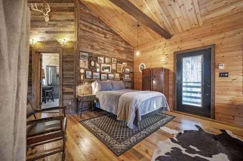 Jumbo 2Br in Hochatown•King Bed Ensuite•4700 Game Arcade•Parking•Hot Tub•Parking Hotels in McCurtain County