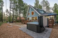 Charming Cottage-Backs the Nat.Forest with Spa, AC/Heat, Fire Pit and Game Room!