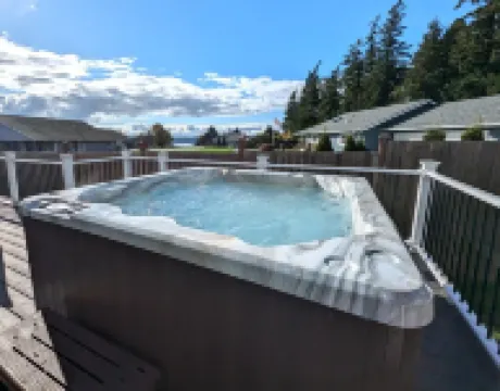 5Br Vacation Home Hot Tub/Game Room/Water Views/BBQ/Firepit/LG Yard
