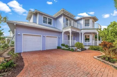 Panoramic ocean views steps away from Juno Beach!