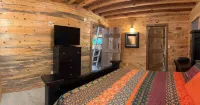 Rustic Paradise 4BR Near Lake Degray & Caddo River Sleeps 10