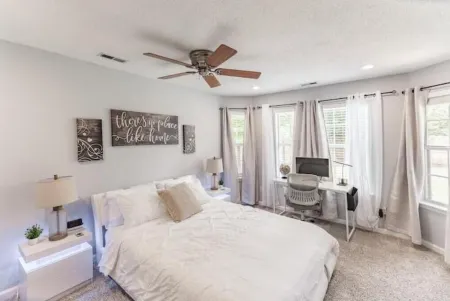 Luxury Stay - Office-Pet's Welcone!