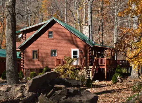 RIVERFRONT 2 STORY, 4 BR, 2 Bath, Washer/Dryer, HOT TUB, Pet Friendly