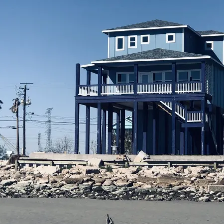 Amazing Waterfront Views of Kemah Boardwalk 3B3B