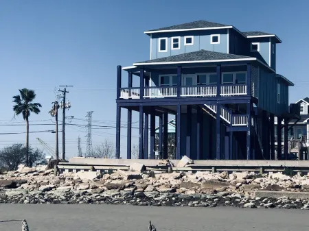 Amazing Waterfront Views of Kemah Boardwalk 3B3B Отели в г. Сибрук